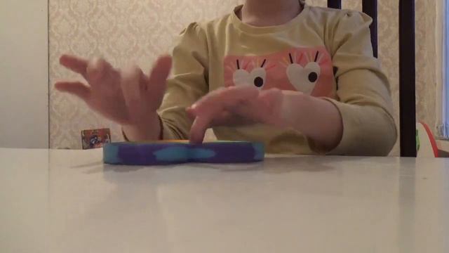 Готовлюсь к школе. Делаю домашку.