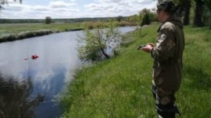 Пробуем троллить рыбу карповым корабликом.