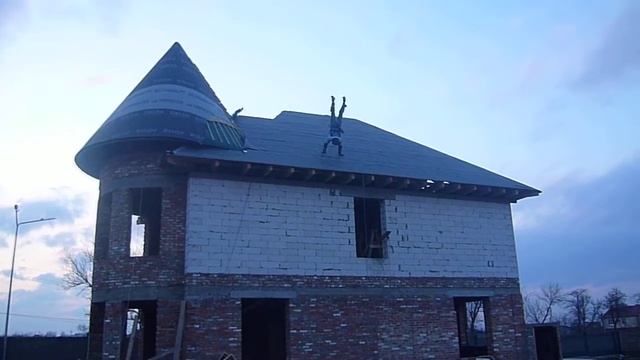 на крыше на руках смотреть онлайн