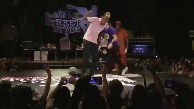 Футбольный фристайл ред булл смотреть онлайн