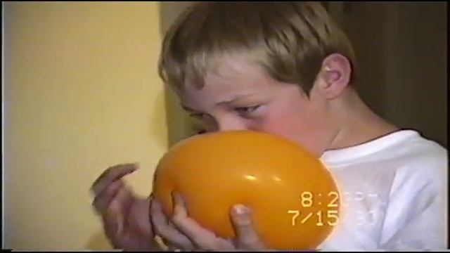 Introducing Helium Boy смотреть онлайн