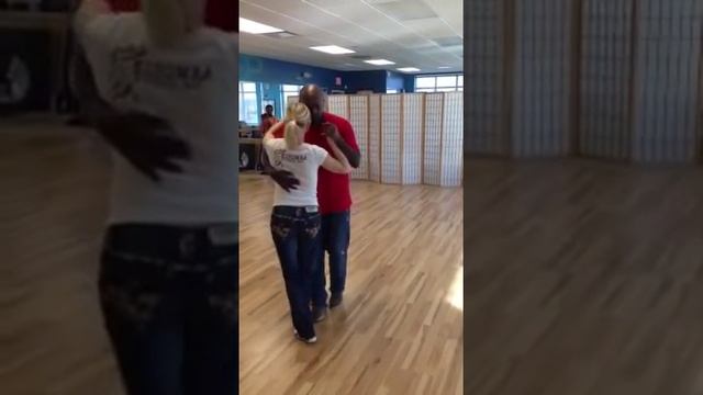 Oscar B.A Kizomba workshop in Tampa, FL смотреть онлайн