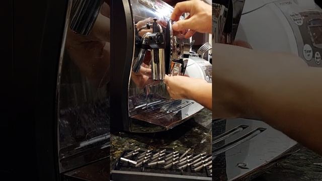 쥬라/유라 임프레사 z6 커피 spout 막힘 해결 Jura Impressa Z6 unclogging Coffee Spout... смотреть онлайн