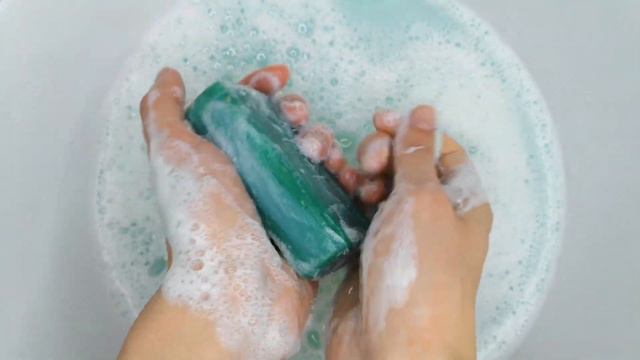 HEFIS-МОЖЖЕВЕЛЬНИК/БОМБИЧЕСКОЕ МЫЛО СО СКРАБИРУЮЩИМ ЭФФЕКТОМ! ASMR SOAP/МЫЛЕНИЕ смотреть онлайн