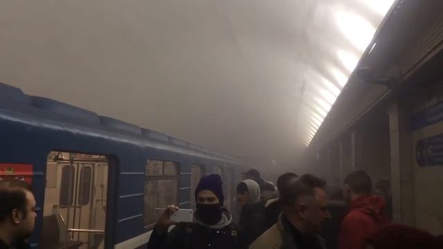 Взрыв в Питере: Задымление на Сенной площади смотреть онлайн