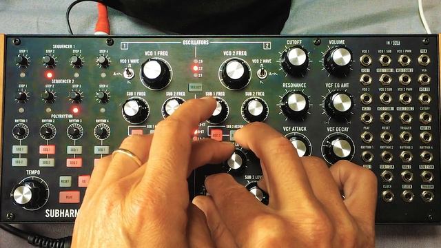 Moog Subharmonicon Jam : from rhythmic ambient to cosmic drone смотреть онлайн