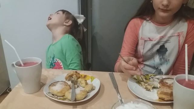 НАШЕ МЕНЮ НА ДЕНЬ /// СЫРНИКИ /// СУП С ФРИКАДЕЛЬКАМИ /// КУРИНЫЕ КОТЛЕТКИ С ОВОЩАМИ /// смотреть онлайн