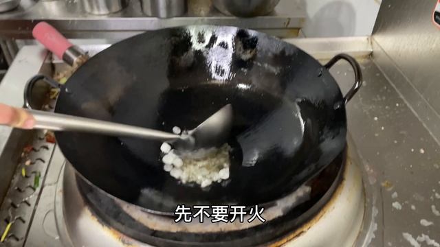 家庭版的大盘鸡，这样做土豆软糯，鸡肉入味，汤汁拌面下饭都好吃 смотреть онлайн