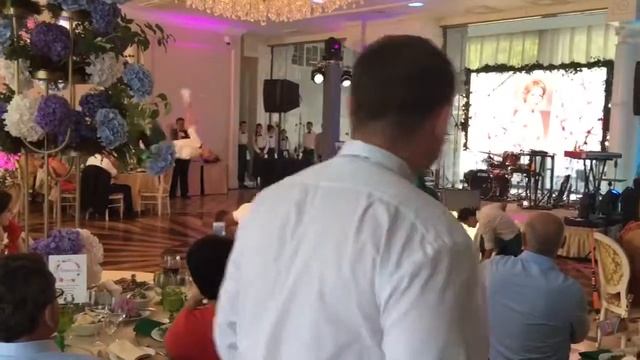 PLAYARTSHOW Танцующие официанты Танец официантов Розыгрыш