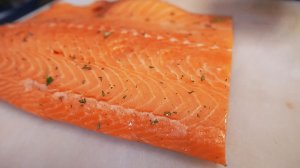 Лососевые котлеты и жареная курица с вафлями