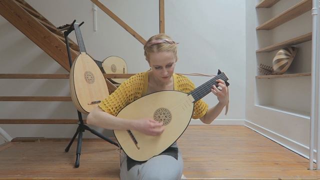 Ieva Baltmiskyte plays Volta by Charles Bocquet on 6 course lute by Muzikkon смотреть онлайн
