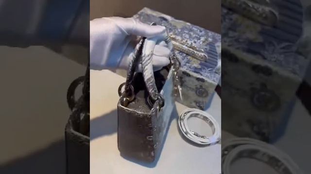 Классическая мини сумочка, из натурально кожи ящерицы. смотреть онлайн