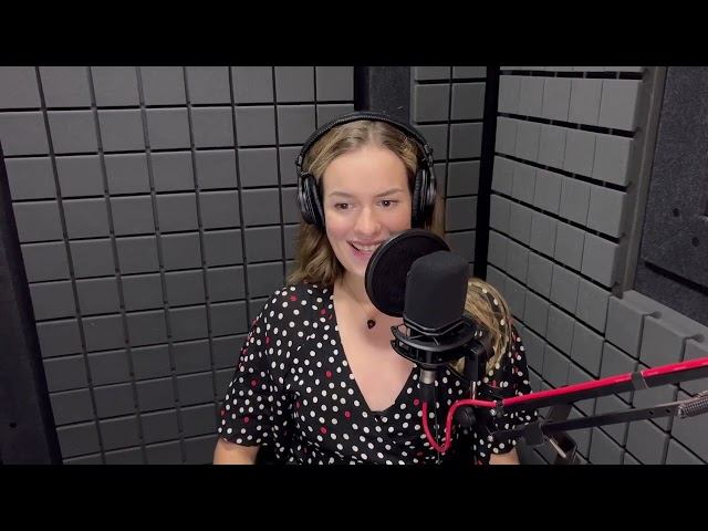 #Бэкстейдж| Анна Сказко читает отрывок из книги Куликовой Дины «Эти странные французы» смотреть онлайн