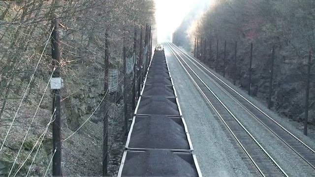 A Loaded and LOUD NS Coal Train at Cassandra смотреть онлайн