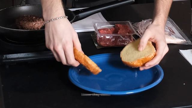 Playing Valorant while Cooking a Burger... смотреть онлайн