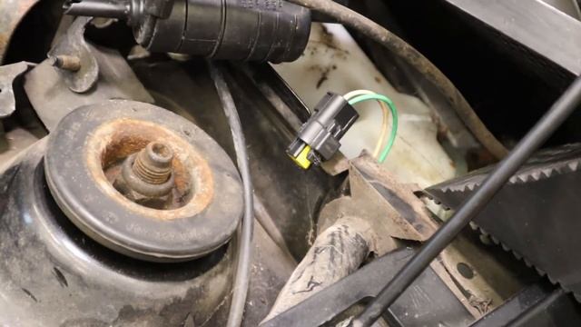 Renault Clio Mk2 Washer Pump Replacement смотреть онлайн