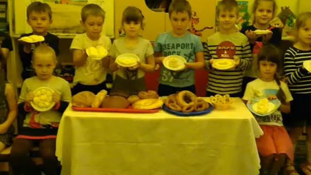 Занятие в нашем саду на тему "хлеб"дети сами делаю хлеб и рассказывают о нём. Готовим соленое тесто смотреть онлайн