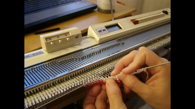 Декоративный низ с помощью спицы смотреть онлайн