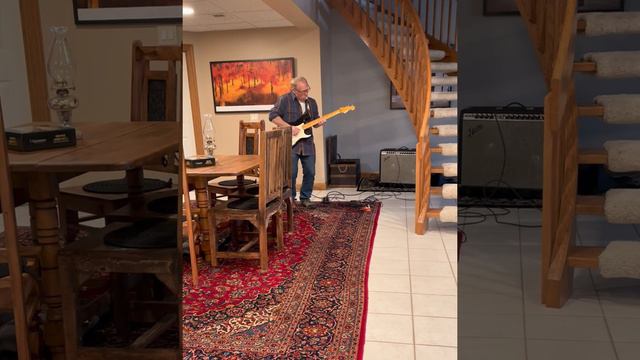 Gibson SG Standard 61 follow up: How does my 2005 Eric Johnson Stratocaster compare? смотреть онлайн