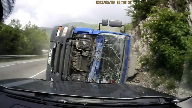 Водителю несказанно повезло на дороге! смотреть онлайн