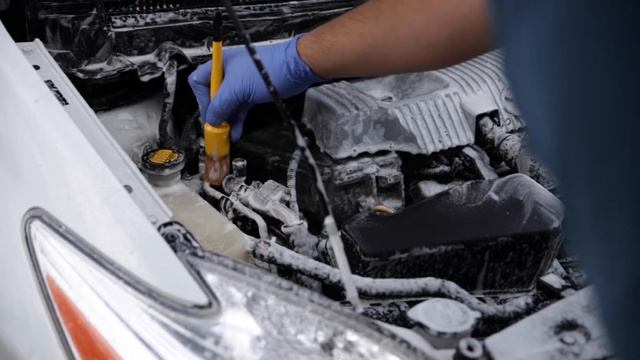 Deep Cleaning the Engine Bay of a Toyota Prius - ASMR смотреть онлайн