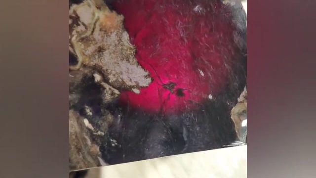Уникальный чароит, напоминающий темно- фиолетовый халцедон и светящийся на просвет красным цветом!! смотреть онлайн