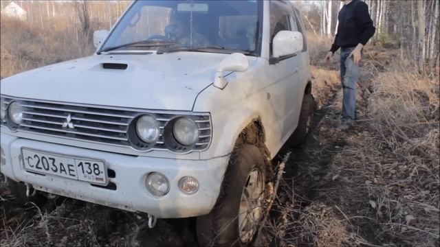 Chevrolet Niva (Шевроле Нива) and Mitsubishi Pajero mini в болоте [Off Road 4x4] смотреть онлайн