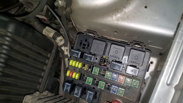 Dodge Stratus/Chrysler Sebring AC Relay AC Fuse смотреть онлайн