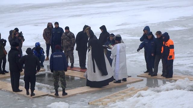 ОСВЯЩЕНИЕ ПРОРУБИ. КРЕЩЕНИЕ 2018 НА АЗОВСКОМ МОРЕ смотреть онлайн
