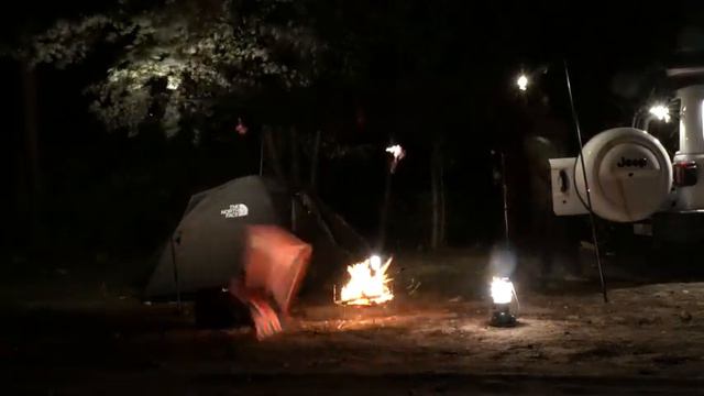 Solo tent camping surviving rain and strong winds / Strong winds scarier than heavy rain смотреть онлайн