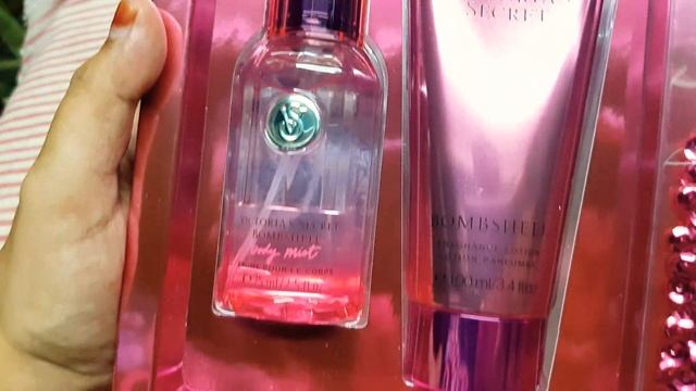 Unboxing Victoria's Secret Bombshell Mist & Lotion Gift Set смотреть онлайн