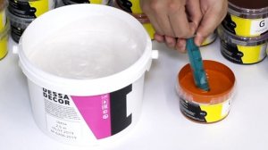 Как колеровать декоративные штукатурки и краски?