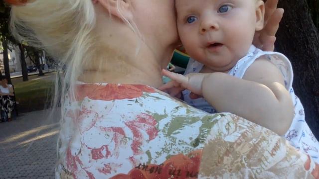 Яня учится качать головой в такт 4 месяца смотреть онлайн