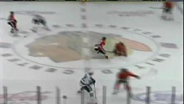 Нокдаун на хоккейной площадке. ЭТО НЕЧТО! смотреть онлайн