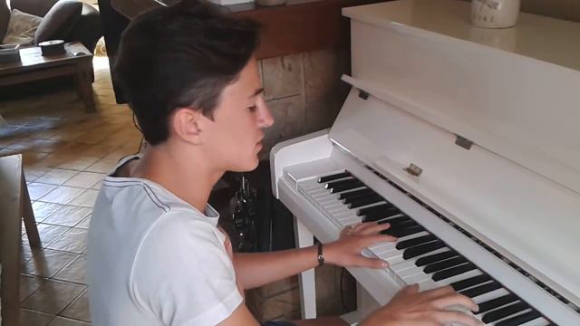 Piano voix The Show Must Go on смотреть онлайн
