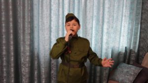 11-летний мальчик поёт военную песню «Смуглянку - молдованку»