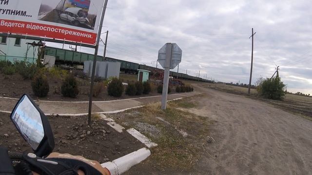 GOPR9816 ЖД переезд в Кавунах. Привет первому поезду ) смотреть онлайн