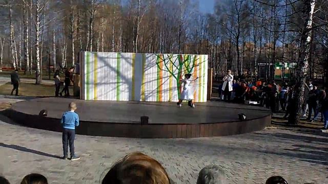 Парк семья выступает подруга Камила видео просто упад!!! смотреть онлайн