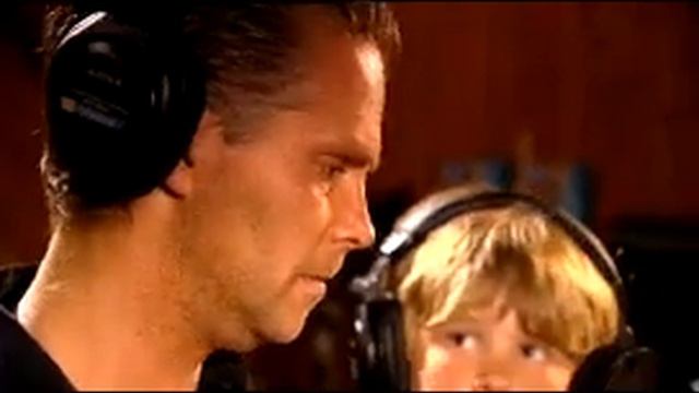 Danny De Munk & Dave Dekker - Laat Ons Niet Alleen (Officiële Videoclip)