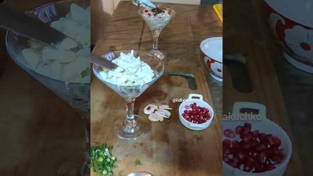 Салат в бокалах для мартини "Морской коктейль". смотреть онлайн