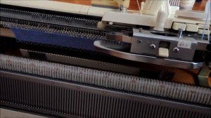 Вяжем жаккард на одной фонтуре по перфокарте  Бразер