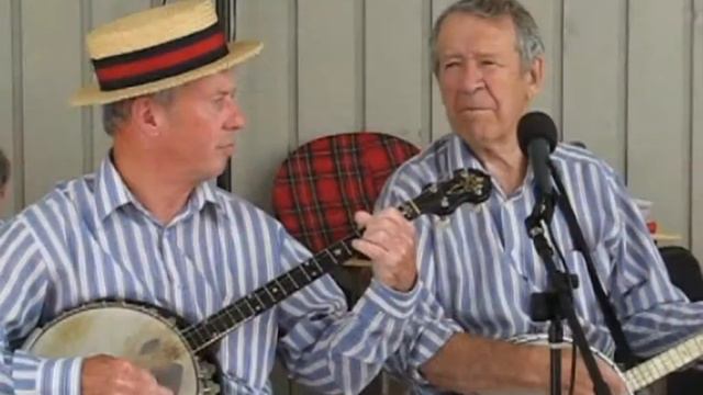 Slide Show - Ancient Mariners at the Whistle Stop at Lincoln Station MA смотреть онлайн