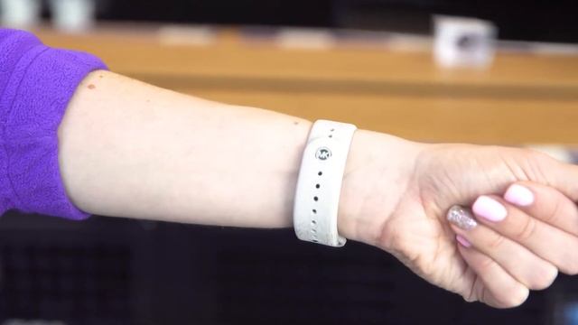 Michael Kors MKGO Gen 5E MKT5117 Smartwatch - Grey & Rose Gold, Silicone Strap - Product Overview смотреть онлайн