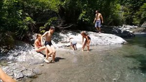 Купаемся в горной речке