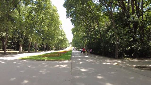 Varna, Bulgaria ?? - Exploring the Sea Gardens [4K] смотреть онлайн