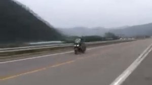 SUZUKI Burgman 650 impression . big maxi scooter . acceleration corner video movie