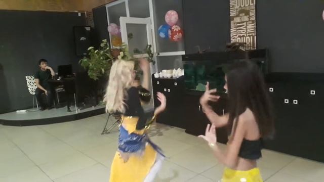 ВОСТОЧНЫЙ ТАНЕЦ ДЕВОЧКАМ ХЛОПАЛ ВЕСЬ ЗАЛ смотреть онлайн