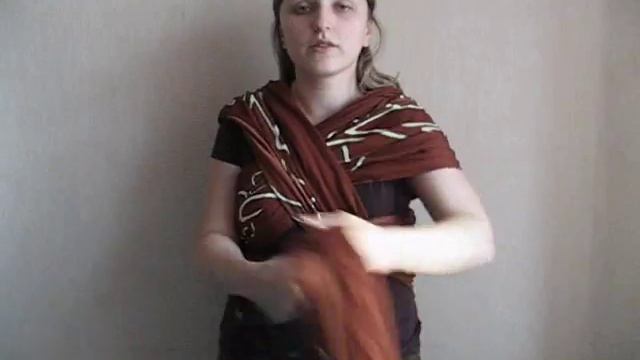 Столбиком в слинге-шарфе. Инструкция. www.MamaMia.by смотреть онлайн