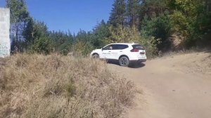 Mitsubishi Outlander vs Nissan X-Trail. Есть ли драйв в кроссоверах?