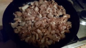 Приготовление свиных шкурок к пиву.